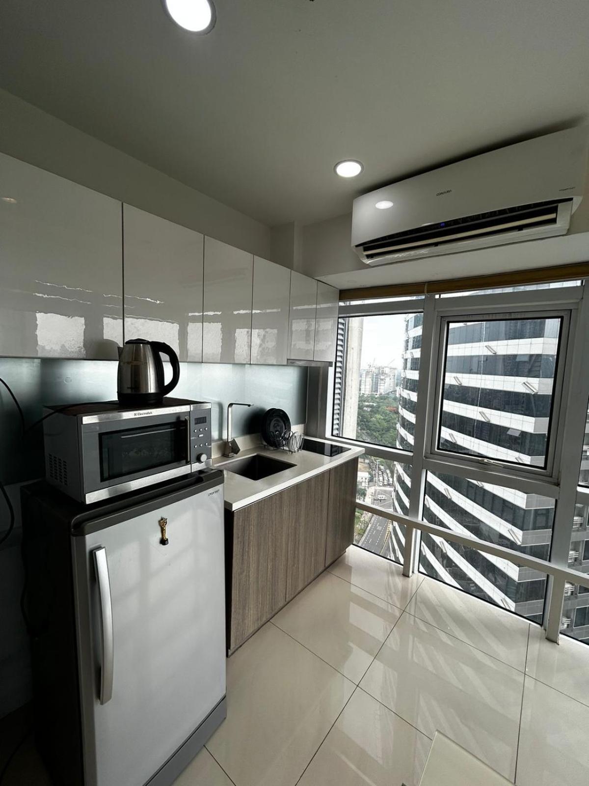 Oasis Regency @ Fort Victoria Bgc Taguig Exterior foto